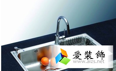 选购厨房水槽时 注意观察内壁是否光滑